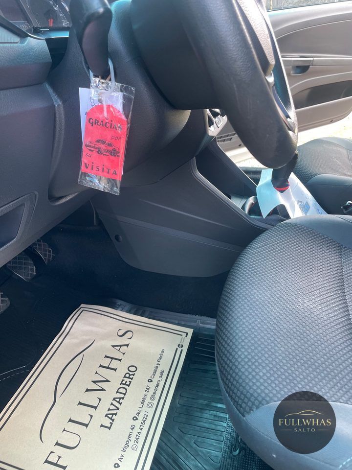 Interior con la alfombra de papel Fullwhas y la tarjeta de agradecimiento