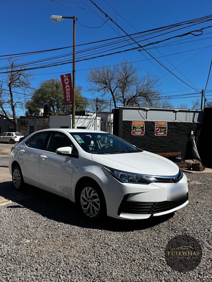 Toyota Corolla blanco terminado